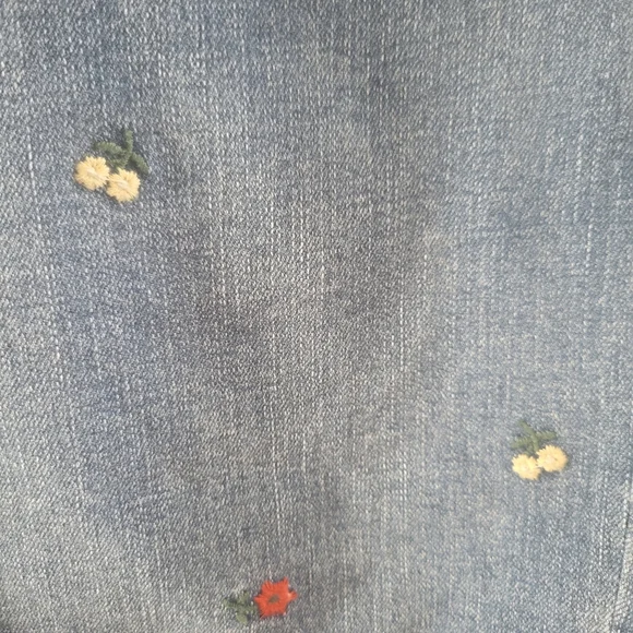 Seven7 Blue Jean Shorts with Floral Embroidery - Picture 4 of 7